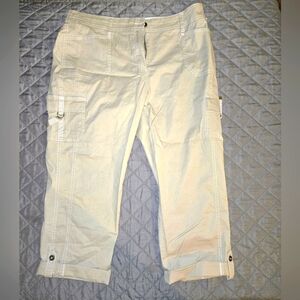Womens Cato strech waist crop cargo pants. NWT Size 14.